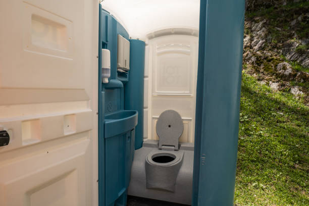 Best Porta potty rental near me  in Lakewood, NY
